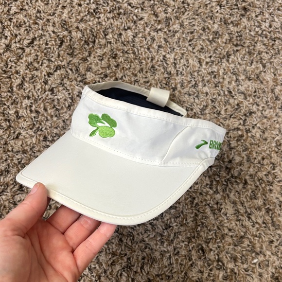 Brooks Accessories - Brooks White Visor with Green Clover Embroidery